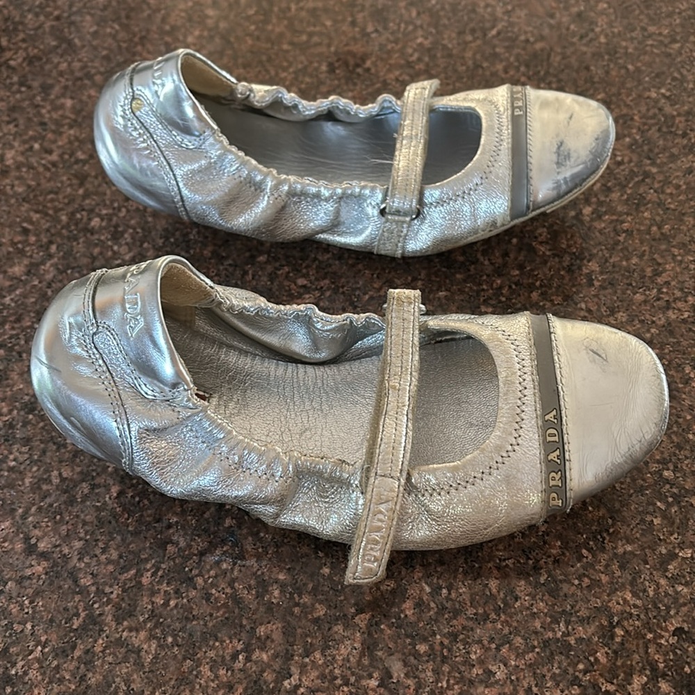 PRADA GIRLS SILVER MARY JANE FLATES-1 - Picture 3 of 13
